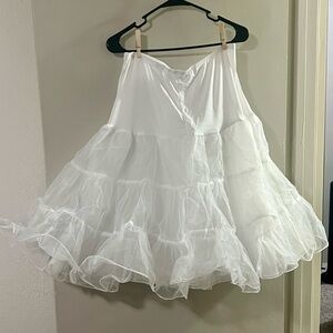 Elegant White Tulle Underskirt Skirt